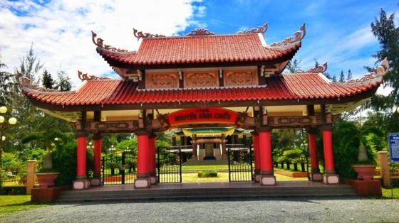 Khu di tích lịch sử Mộ và khu tưởng niệm Nguyễn Đình Chiểu